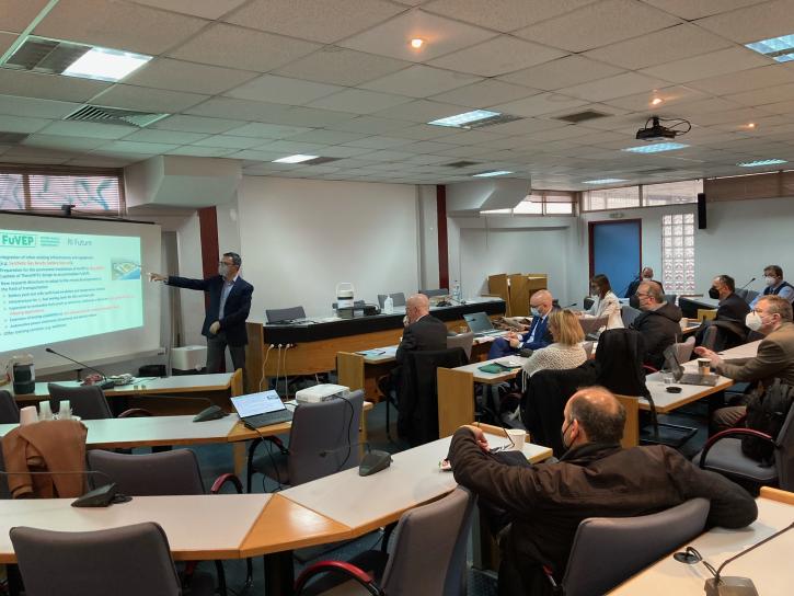 Presentation of the RI to the evaluators